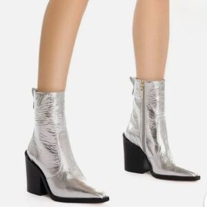 New Larroudé James Crinkled Metallic Leather Pointed Toe Boots Size 7
